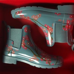 Blossom Print Chelsea Boots In Soft Pine Floral